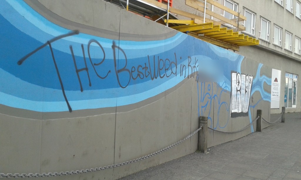 Grafitti în Portul Vechi din Reykjavik