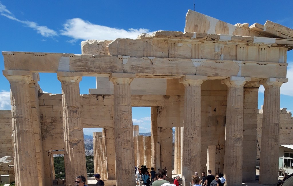 Propileele: intrarea în Acropola Atenei